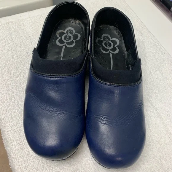 Sanita Black Clogs - Picture 2 of 6